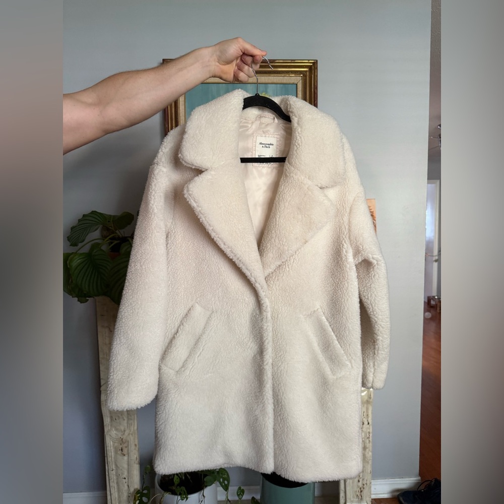 Abercrombie white teddy coat small